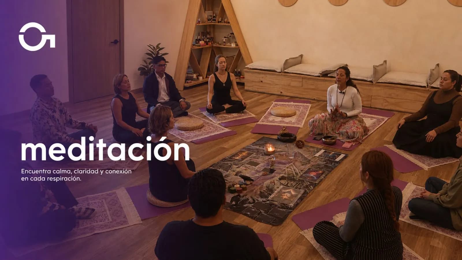Meditación grupal en el espacio Clavi5